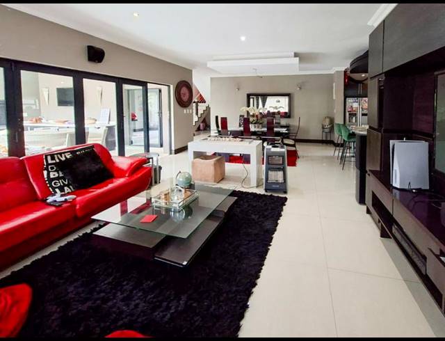 6 BEDROOM HOUSE FOR SALE IN MIDSTREAM ESTATE